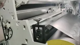 Enduction et complexage par extrusion pour matériaux isolants