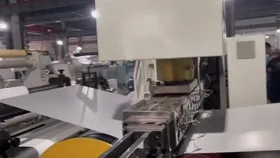 Ligne d’enduction par extrusion avec dérouleur à entraînement central pour un client indien