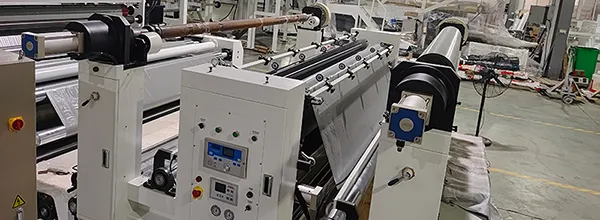 Machine de complexage pour bâches